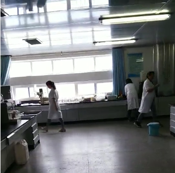 公司与聊大生科院共享的实验室